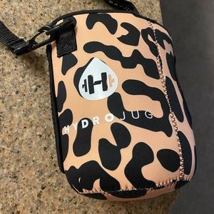 Leopard hydro jug sleeve hardly used
